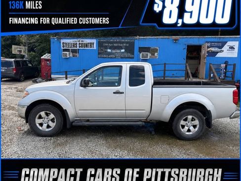 Used 2011 Nissan Frontier SV AWD/4WD image 1