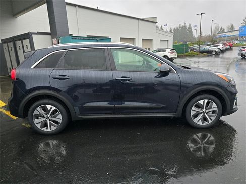 Used 2020 Kia Niro EX Premium w/ Cold Weather Package image 3