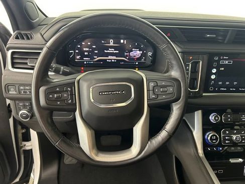 Used 2022 GMC Yukon XL Denali AWD/4WD image 13