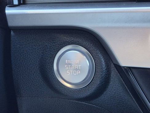 Certified 2025 Kia Telluride S image 28