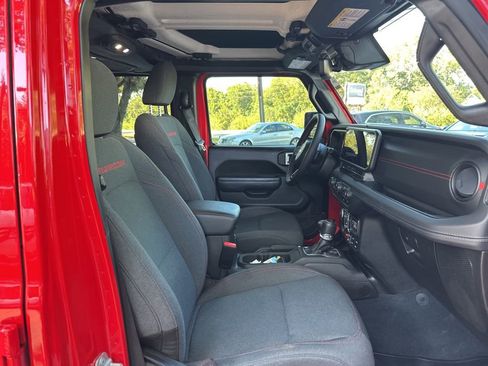 Used 2024 Jeep Gladiator Rubicon w/ Technology Group image 25