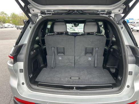 Used 2025 Jeep Grand Cherokee L Limited w/ Black Appearance Package image 21