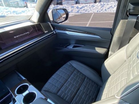 Used 2025 Cadillac Escalade ESV Sport Platinum w/ LPO, ONYX Package image 28