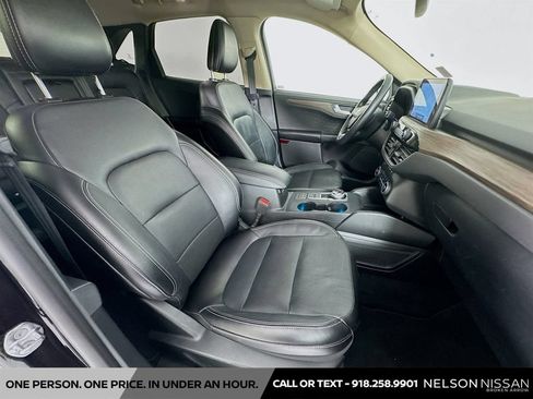 Used 2020 Ford Escape Titanium FWD image 28