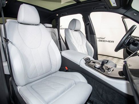 Used 2023 BMW X5 sDrive40i w/ M Sport Package image 16