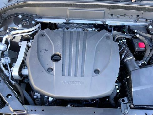 Used 2022 Volvo XC60 B5 Momentum w/ Protection Package Premier image 33