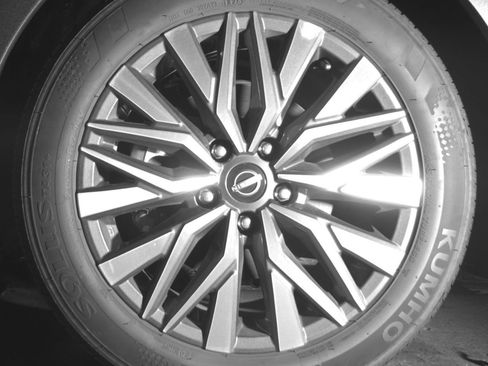 Used 2025 Nissan Altima 2.5 SV FWD image 15