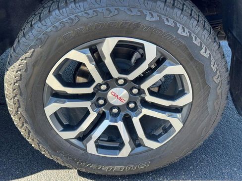 Used 2024 GMC Canyon AT4 w/ AT4 Premium Package AWD/4WD image 7