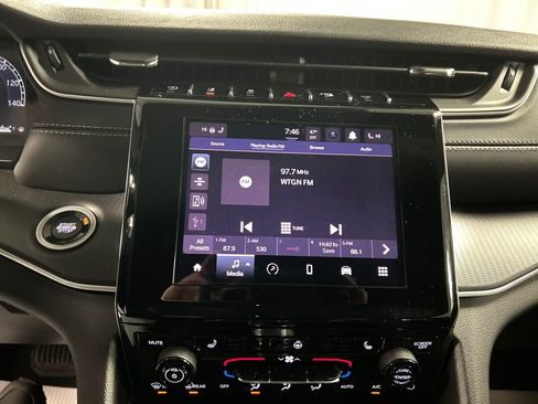 Used 2025 Jeep Grand Cherokee Altitude image 17