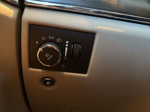 Used 2017 Jeep Grand Cherokee Overland image 18