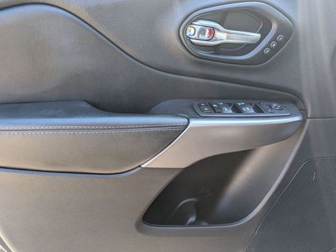 Certified 2022 Jeep Cherokee Limited AWD/4WD image 13