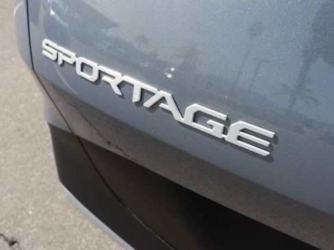 Used 2025 Kia Sportage LX image 7