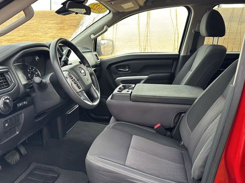 Used 2022 Nissan Titan SV image 8
