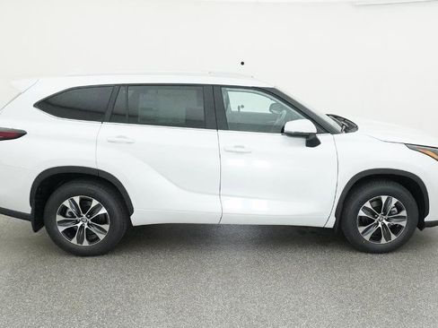 New 2026 Toyota Highlander XLE image 26