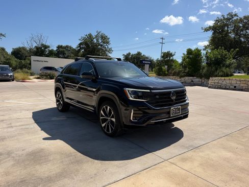 Used 2024 Volkswagen Atlas Cross Sport SEL Premium R-Line AWD/4WD image 7