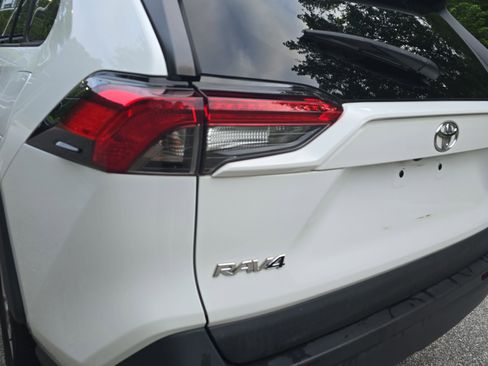 Used 2021 Toyota RAV4 XLE FWD image 33