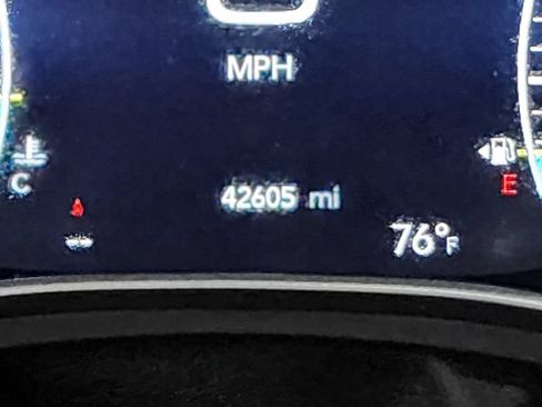 Used 2022 Chrysler Pacifica Touring-L FWD image 16