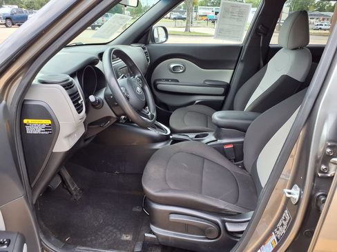 Used 2019 Kia Soul FWD image 21