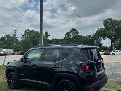 Used 2017 Jeep Renegade Latitude AWD/4WD image 7