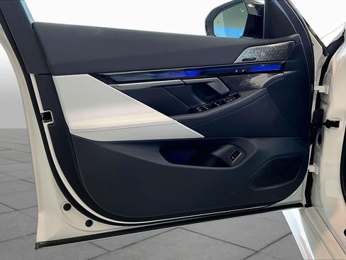 New 2027 BMW M5 w/ Executive Package AWD/4WD image 10