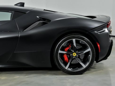 Used 2022 Ferrari SF90 Stradale AWD/4WD image 9