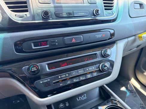Used 2016 Kia Sedona EX FWD image 21