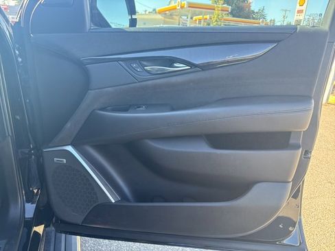 Used 2019 Cadillac Escalade ESV Platinum image 30