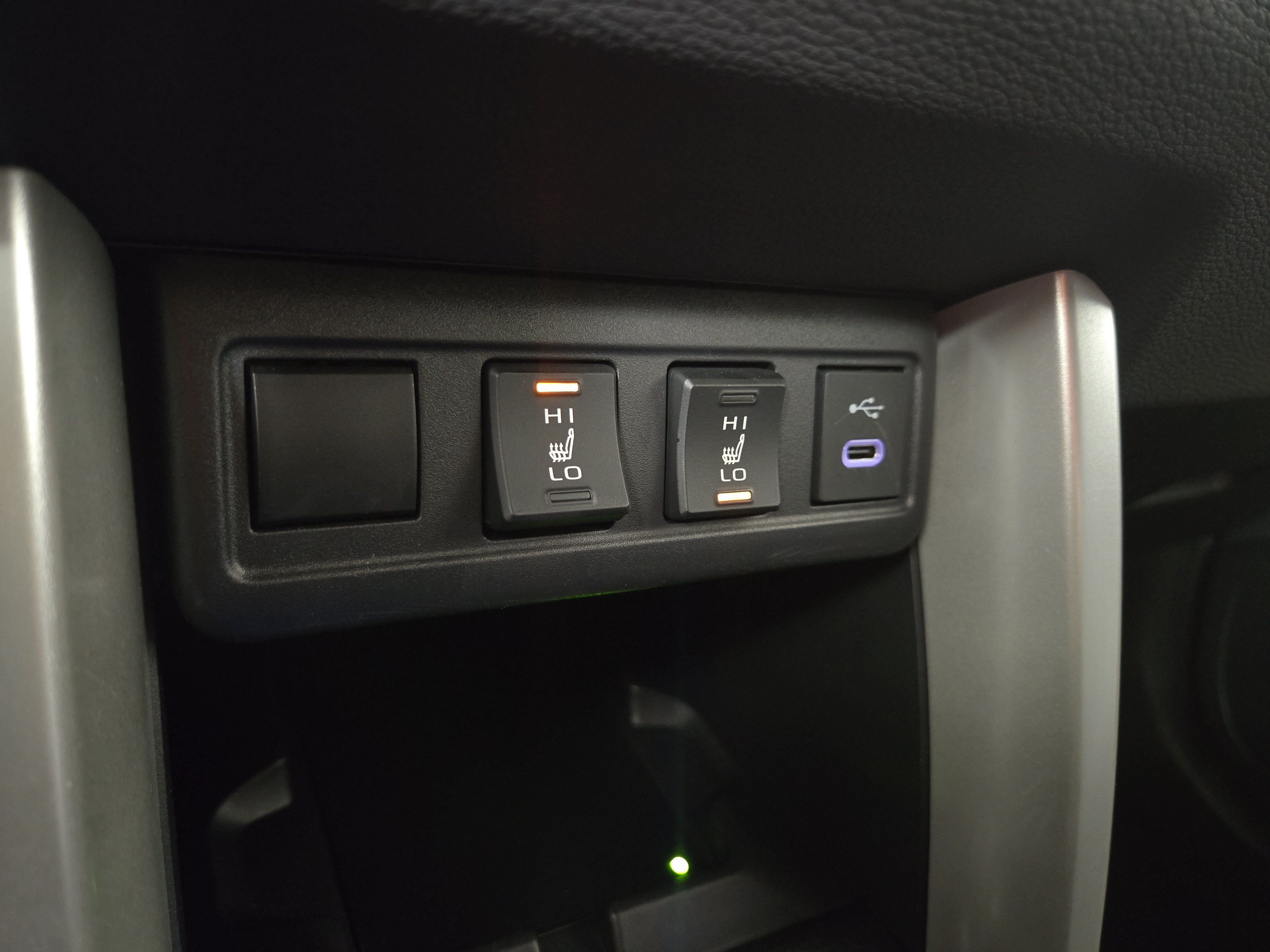 Used 2025 Toyota Corolla Cross XLE FWD image 27