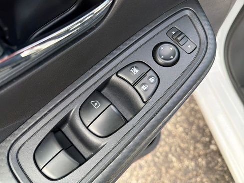 Used 2025 Nissan Versa SV w/ Trunk Package image 12