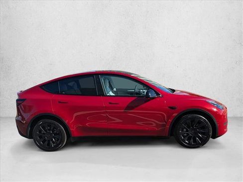 Used 2022 Tesla Model Y Long Range image 4