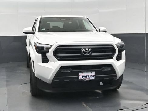 Used 2025 Toyota Tacoma SR5 AWD/4WD image 39