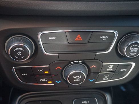 Used 2020 Jeep Compass Trailhawk AWD/4WD image 37