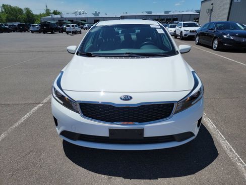 Used 2017 Kia Forte LX image 2