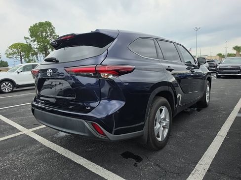 Used 2024 Toyota Highlander LE FWD image 15