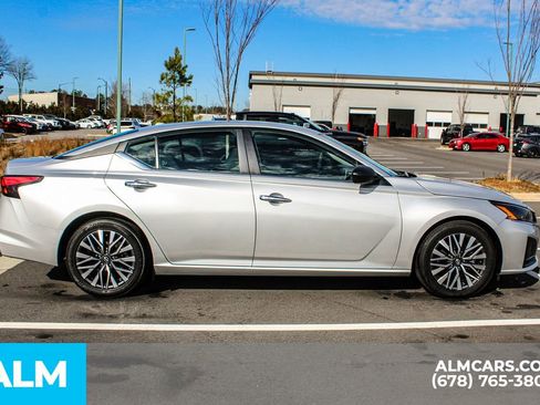 Used 2024 Nissan Altima 2.5 SV image 8