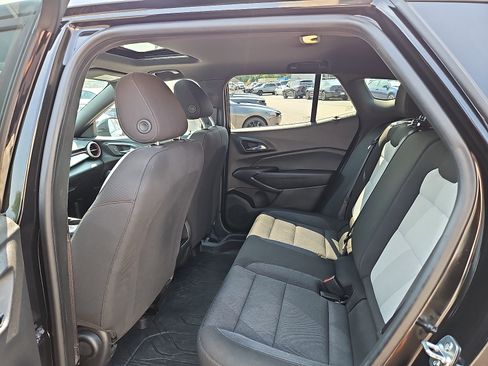Used 2024 Chevrolet Trax RS w/ Sunroof Package FWD image 10