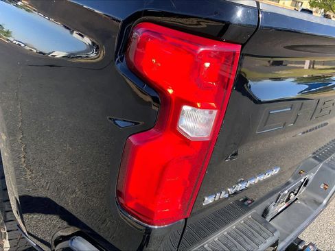 Used 2023 Chevrolet Silverado 1500 RST w/ Z71 Off-Road Package image 29