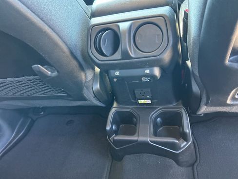 Certified 2025 Jeep Wrangler Rubicon image 30