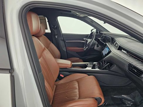 Used 2022 Audi e-tron Chronos w/ Chronos Package image 10