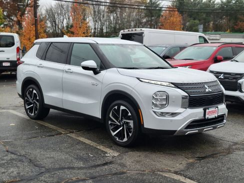 New 2025 Mitsubishi Outlander SE image 7