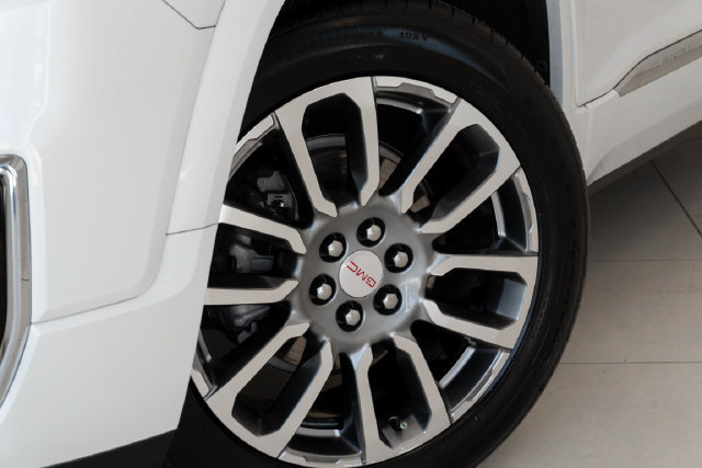 Used 2023 GMC Acadia Denali FWD image 2