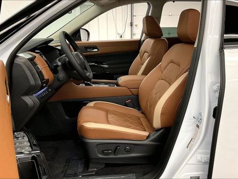 New 2026 Nissan Pathfinder Platinum image 10