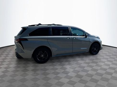 Used 2024 Toyota Sienna XLE Woodland Edition image 5