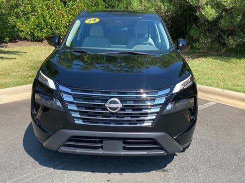 Used 2024 Nissan Rogue SV FWD image 2