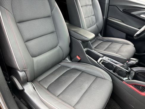 Used 2022 Chevrolet TrailBlazer RS w/ Technology Package FWD image 9