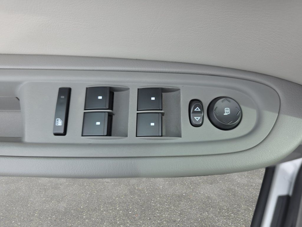 Used 2013 GMC Acadia SLT FWD image 27