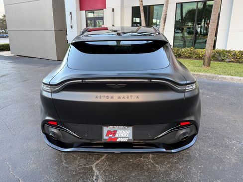 Used 2022 Aston Martin DBX image 17