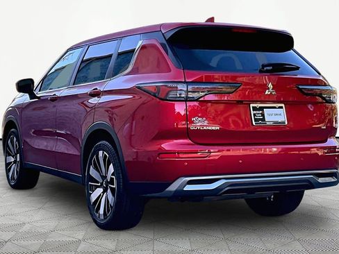 Used 2025 Mitsubishi Outlander SE FWD image 12