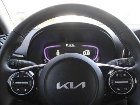 Certified 2025 Kia Soul EX image 25