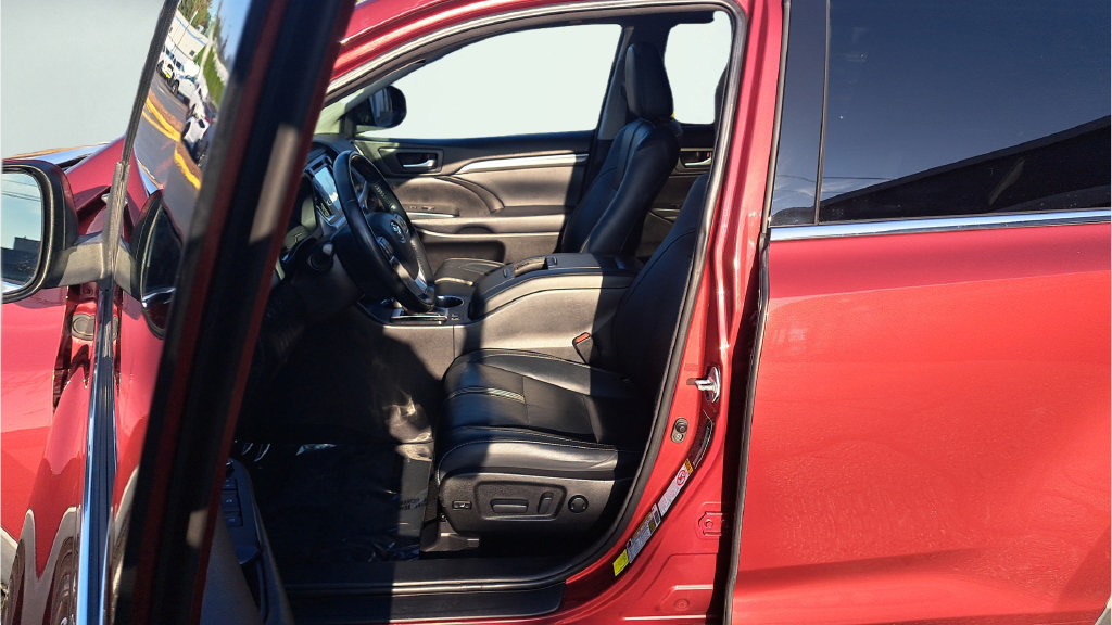 Used 2018 Toyota Highlander SE AWD/4WD image 10
